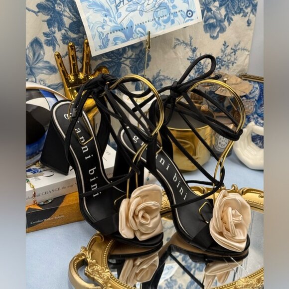 🆕 GIANNI BINI 🧿 NWOB Dakota Satin Flower Wrap Around Sandals, Black - Sz 8M - Picture 6 of 16